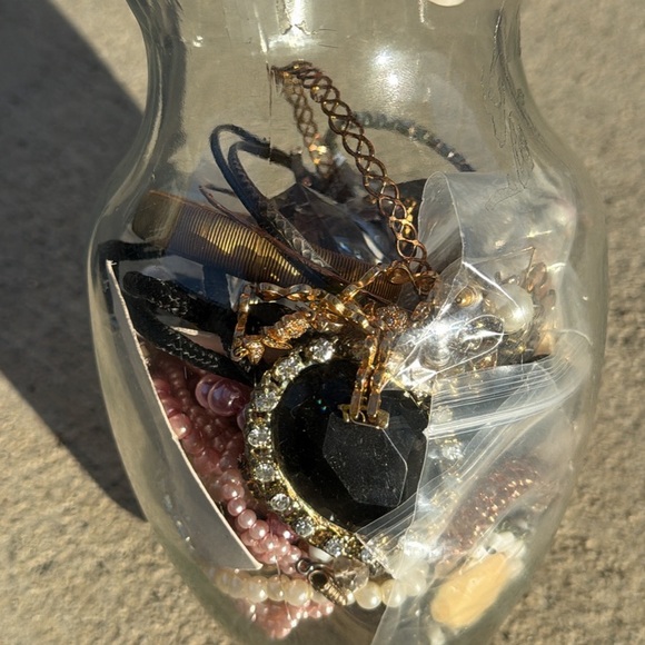 Mystery jewelry jar pieces in a Glass Vase. Unique pieces! - Picture 3 of 4
